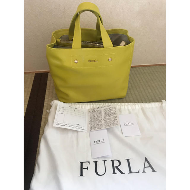 FURLAのライムグリーンのバッグ - ハンドバッグ