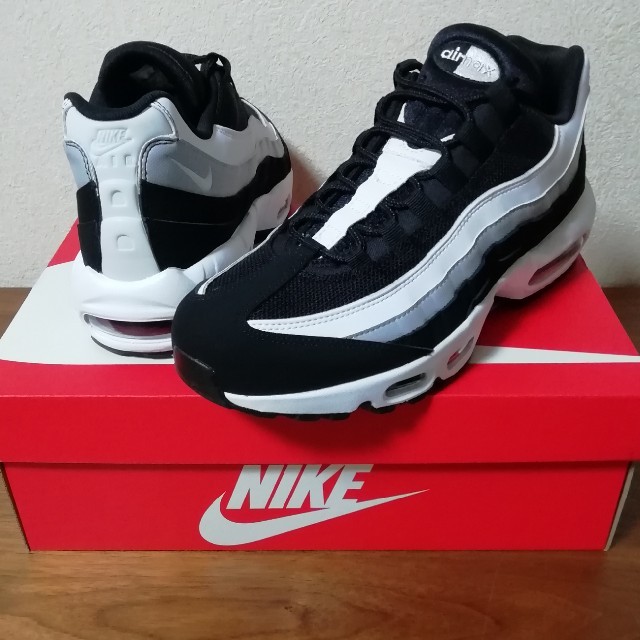 NIKE AIR MAX 95 ESSENTIAL
　28cm