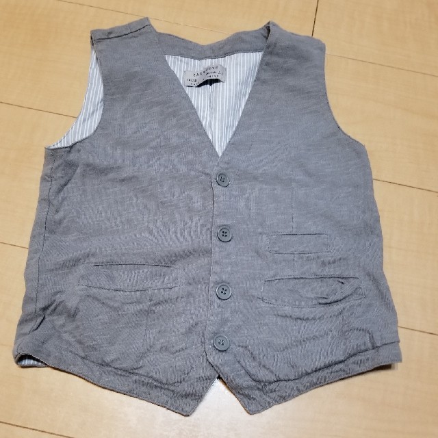 ZARA KIDS(ザラキッズ)のZARA BOYS ベスト　サイズ118 グレー キッズ/ベビー/マタニティのキッズ服男の子用(90cm~)(ジャケット/上着)の商品写真