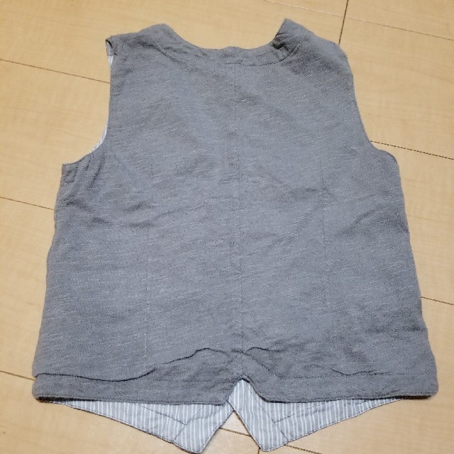 ZARA KIDS(ザラキッズ)のZARA BOYS ベスト　サイズ118 グレー キッズ/ベビー/マタニティのキッズ服男の子用(90cm~)(ジャケット/上着)の商品写真