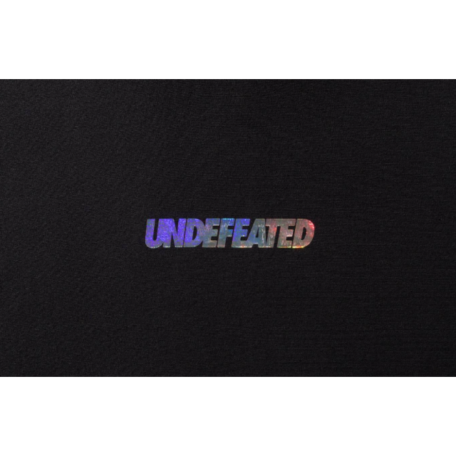 UNDEFEATED(アンディフィーテッド)の定価以下！送料込 UNDEFEATED HOLOGRAPHIC TEE 黒 S メンズのトップス(Tシャツ/カットソー(半袖/袖なし))の商品写真