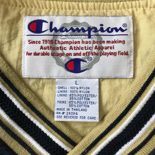 Champion(チャンピオン)のチャンピオン プルオーバー ナイロン Vネック ビンテージ 90s  メンズのジャケット/アウター(ナイロンジャケット)の商品写真