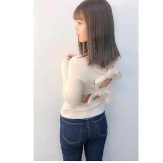 ハニーミーハニー(Honey mi Honey)の藤田ニコルちゃん私服  背中見せリボンニット(ニット/セーター)