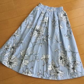 ザラ(ZARA)のザラ 花柄 ストライプ スカート (ひざ丈スカート)