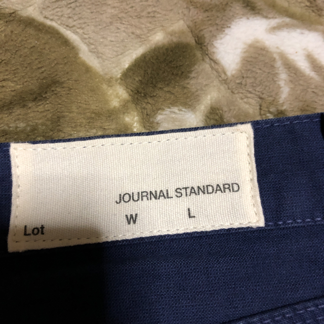 JOURNAL STANDARD(ジャーナルスタンダード)のJOURNAL STANDARD パンツ カラーパンツ チノパン シャツ 紺色 メンズのパンツ(チノパン)の商品写真