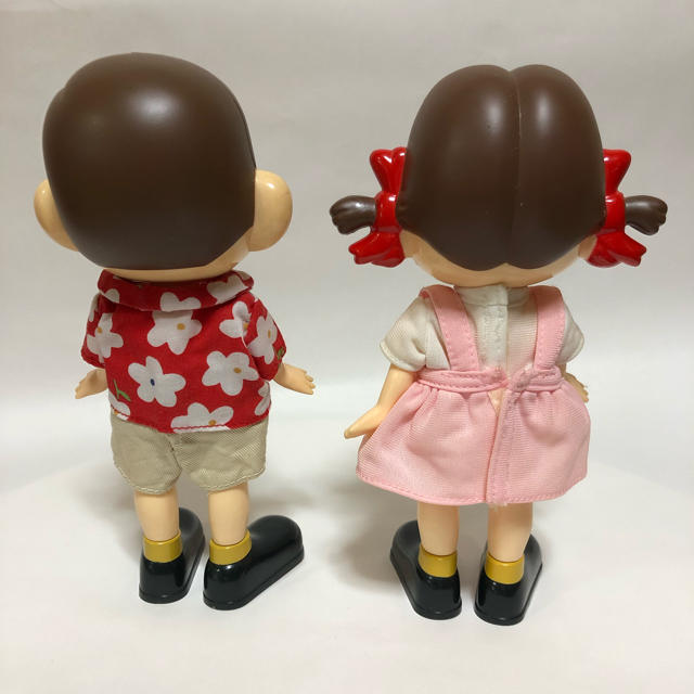 不二家(フジヤ)の【非売品】ペコちゃん&ポコちゃん 着せ替え人形 エンタメ/ホビーのおもちゃ/ぬいぐるみ(キャラクターグッズ)の商品写真