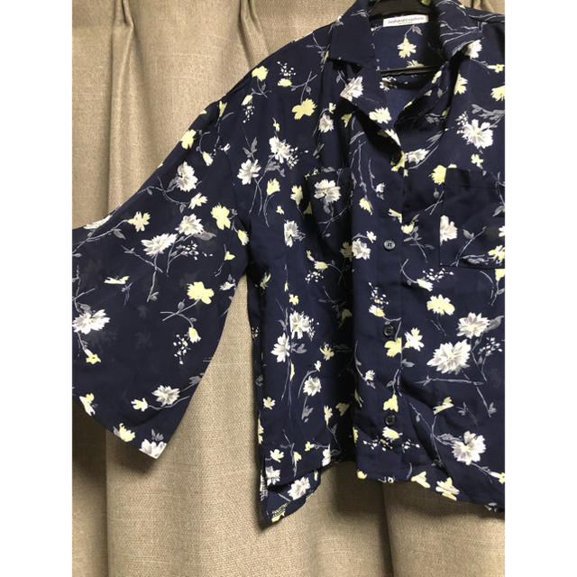 natural couture(ナチュラルクチュール)のM子様専用★natural coutureの花柄ブラウス★ レディースのトップス(シャツ/ブラウス(長袖/七分))の商品写真