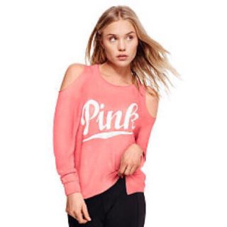 ヴィクトリアズシークレット(Victoria's Secret)の■新品■PINK(ピンク)オフショルダーロゴ入りスウェットトレーナー XSorS(トレーナー/スウェット)