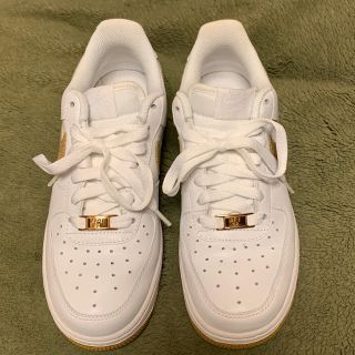 ナイキ(NIKE)のNIKE エアフォース1/AIR FORCE 1  白×ゴールド 23.5cm(スニーカー)