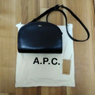 アーペーセー(A.P.C)のA.P.C. ハーフムーン バッグ レザー ブラック(ショルダーバッグ)