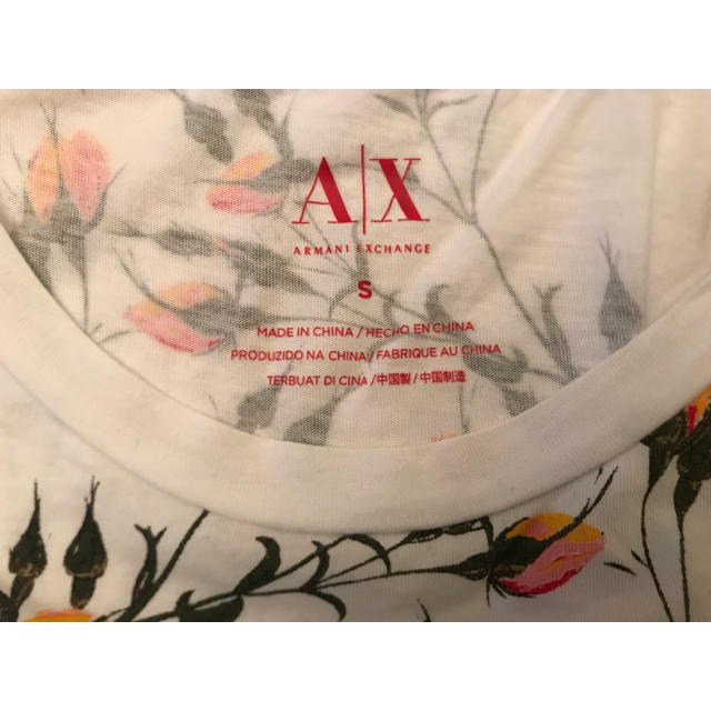 ARMANI EXCHANGE(アルマーニエクスチェンジ)のアルマーニエクスチェンジ 花がら ロゴTシャツ レディースのトップス(Tシャツ(半袖/袖なし))の商品写真