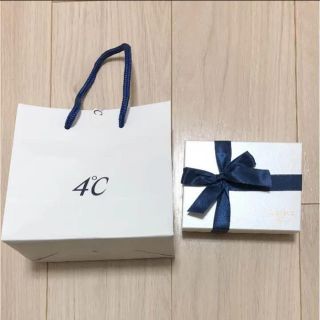 ヨンドシー(4℃)の最終値下げしました！ 4℃ パスケース EAU DOUCE 別売りチャーム付き(名刺入れ/定期入れ)