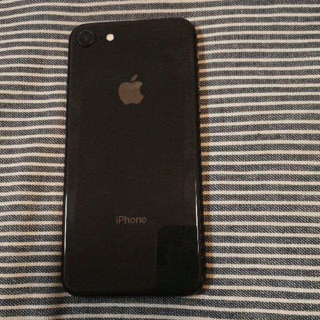 利用制限○ 画面ヒビ iphone 8 64gb docomo