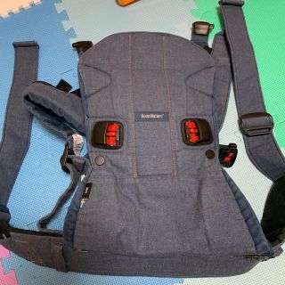 ベビービョルン(BABYBJORN)のベビービョルン ベビーキャリア  ワンプラス one+  クラシックデニム(抱っこひも/おんぶひも)