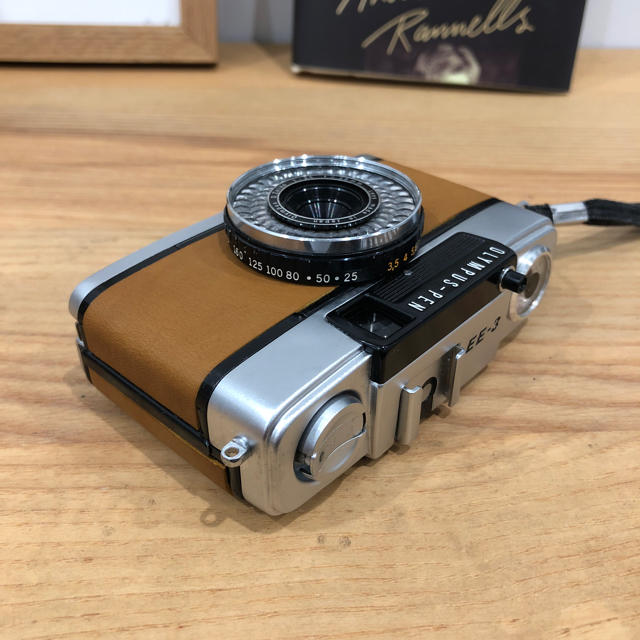 OLYMPUS(オリンパス)の【整備済・完動品】 OLYMPUS PEN EE-3 ブラウン スマホ/家電/カメラのカメラ(フィルムカメラ)の商品写真