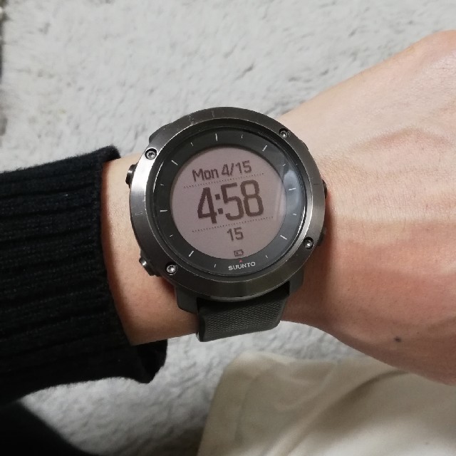SUUNTO(スント)の定価:\62,640(税込)　スント トラバース グラファイト　GPS 　腕時計 メンズの時計(腕時計(デジタル))の商品写真