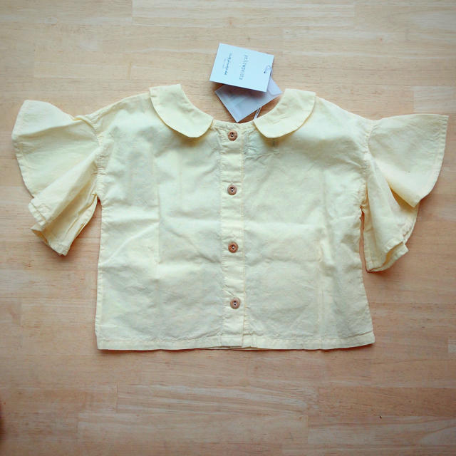 Caramel baby&child (キャラメルベビー&チャイルド)のyellowpelota  フレア袖シャツ キッズ/ベビー/マタニティのキッズ服女の子用(90cm~)(Tシャツ/カットソー)の商品写真