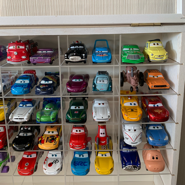 ディズニー カーズ トミカ 64台セット(廃盤あり) ディズニー カーズ トミカ 64台セット(廃盤あり)