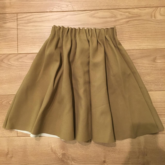 ZARA(ザラ)の【ZARA】ベージュスカート レディースのスカート(ひざ丈スカート)の商品写真