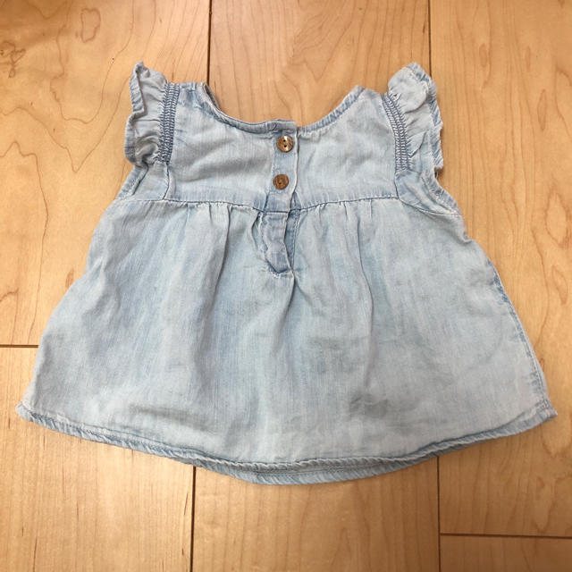 babyGAP(ベビーギャップ)のbabyGAP デニムブラウス 0-3months キッズ/ベビー/マタニティのベビー服(~85cm)(シャツ/カットソー)の商品写真