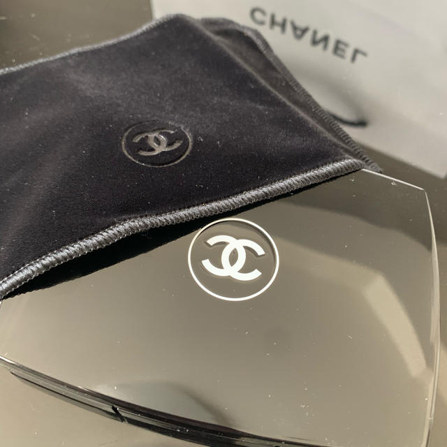 CHANEL(シャネル)のCHANEL ル タン ウルトラ トゥニュ コンパクト コスメ/美容のベースメイク/化粧品(ファンデーション)の商品写真