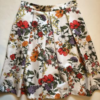 エポカ(EPOCA)の【半額セール】【超美品】ビアンカエポカ♡花柄♡スカート(ひざ丈スカート)