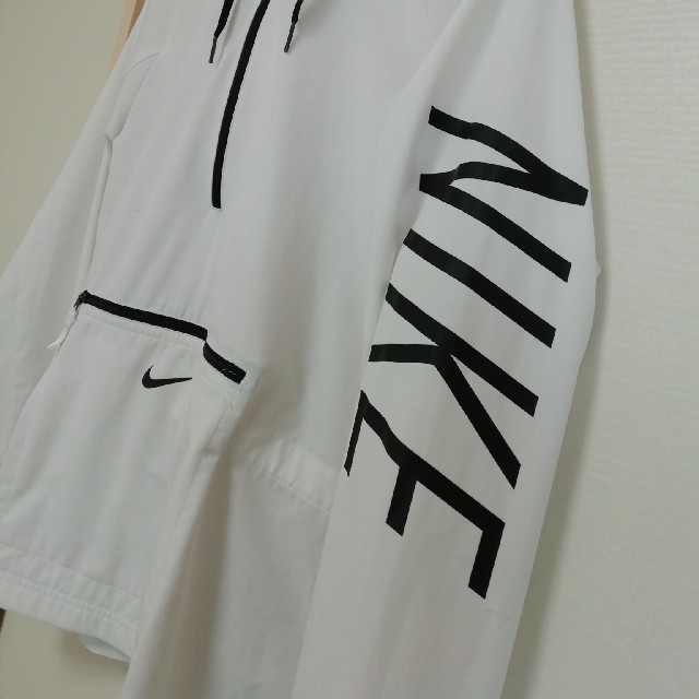 NIKE(ナイキ)のnike　プルオーバーパーカー レディースのトップス(パーカー)の商品写真