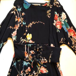 ベルシュカ(Bershka)の【新品】ベルシュカ♡花柄♡ワンピース(ひざ丈ワンピース)