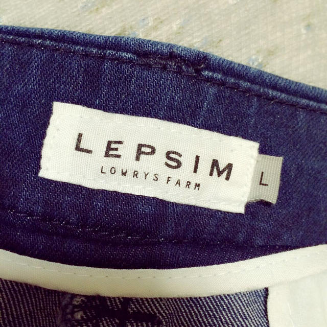 LEPSIM LOWRYS FARM(レプシィムローリーズファーム)のひざ丈デニムスカート レディースのスカート(ひざ丈スカート)の商品写真