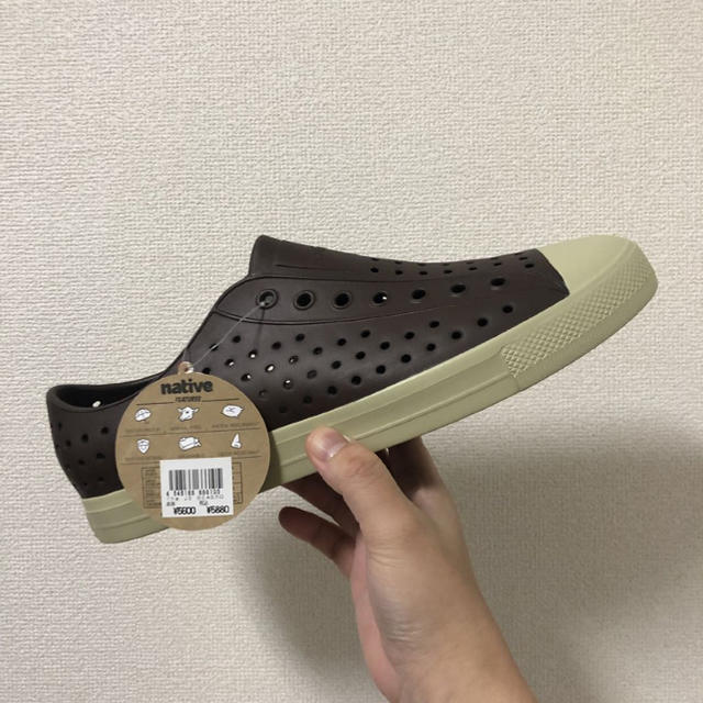 crocs(クロックス)のnative新品 M10 ブラウン28センチ メンズの靴/シューズ(サンダル)の商品写真