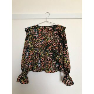 ザラ(ZARA)の花柄 トップス(カットソー(長袖/七分))