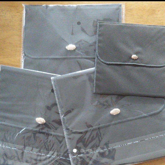 Vivienne Westwood(ヴィヴィアンウエストウッド)の新品非売品 ビビアンアクセサリー保存袋3＋おまけ1 レディースのバッグ(ショップ袋)の商品写真
