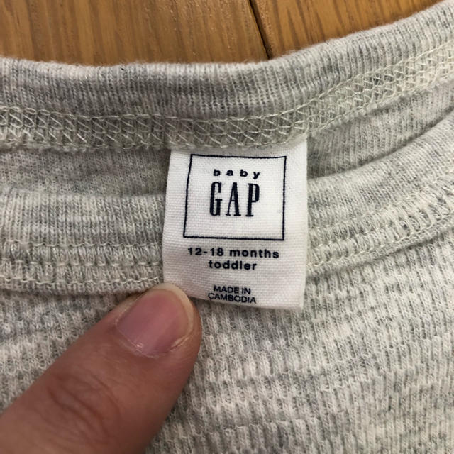 babyGAP(ベビーギャップ)のGAP ロンT 80 キッズ/ベビー/マタニティのベビー服(~85cm)(シャツ/カットソー)の商品写真