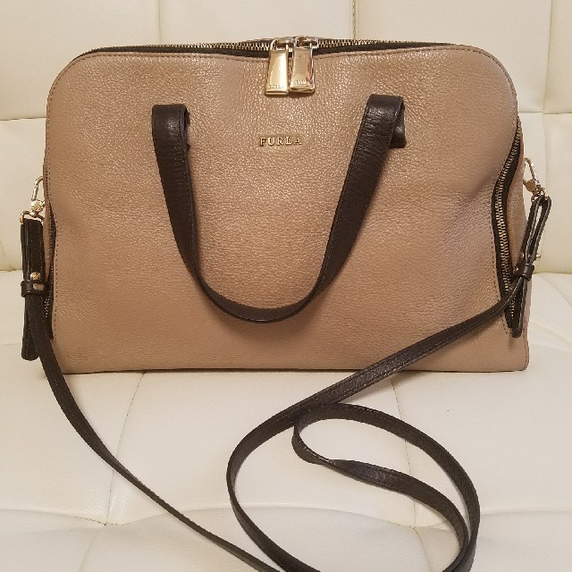 FURLA　ショルダーバッグ