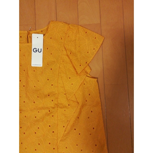 GU(ジーユー)の値下げしましたコットンレースフリルスリーブブラウス レディースのトップス(シャツ/ブラウス(半袖/袖なし))の商品写真