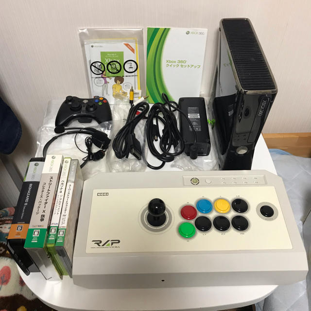 Xbox360(エックスボックス360)のXBOX360(250GB)本体、ソフト4本、アケコンRAP エンタメ/ホビーのゲームソフト/ゲーム機本体(家庭用ゲーム機本体)の商品写真