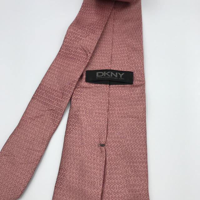 DKNY(ダナキャランニューヨーク)の☆良品☆ダナキャランNY デザインパターン ピンク メンズのファッション小物(ネクタイ)の商品写真