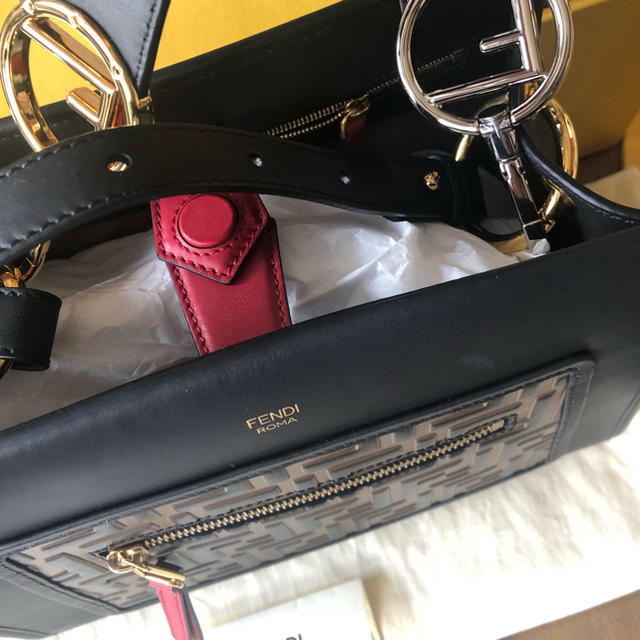 ご購入済み 新品未使用 FENDI ラナウェイ スモール ご購入済み 新品未使用 FENDI ラナウェイ スモール