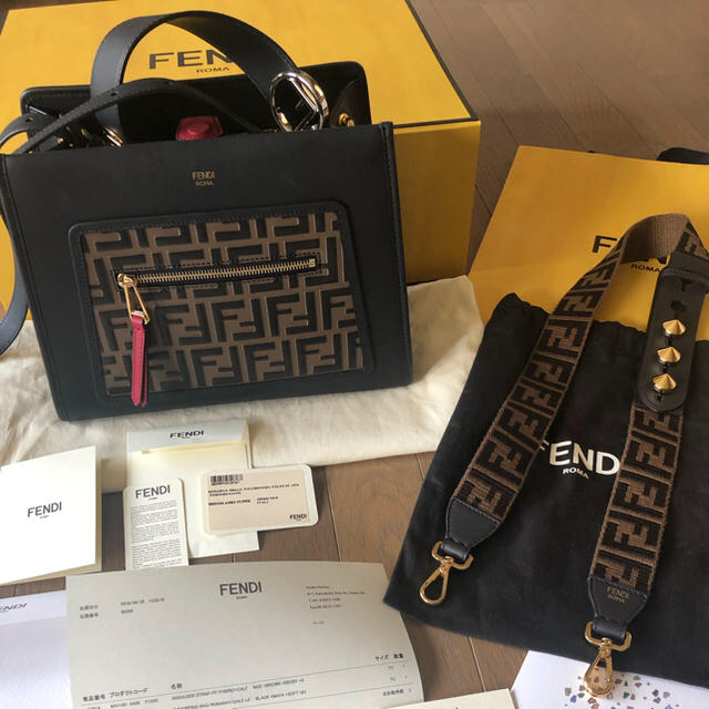 ご購入済み 新品未使用 FENDI ラナウェイ スモール | フリマアプリ ラクマ ご購入済み 新品未使用 FENDI ラナウェイ スモール | フリマアプリ ラクマ