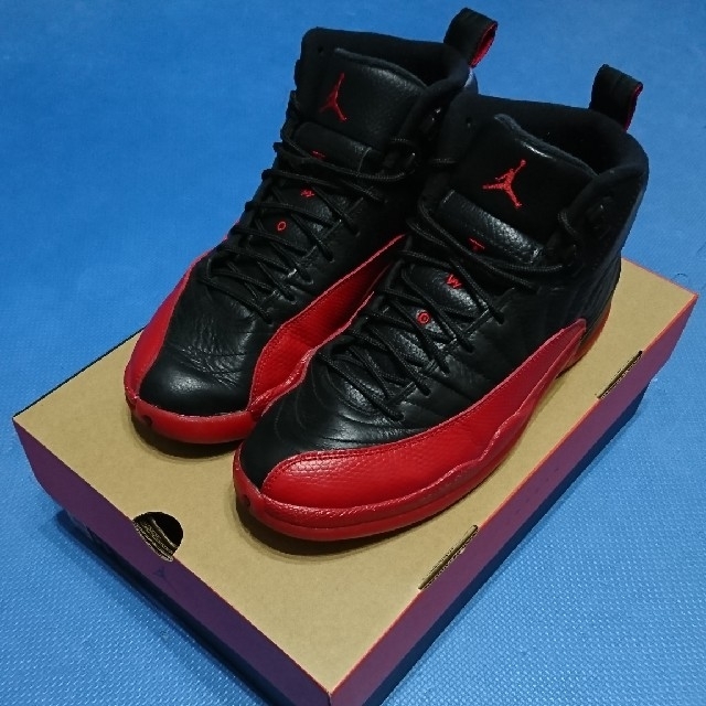 NIKE(ナイキ)のair jordan 12 retro bred flu game 26.5cm メンズの靴/シューズ(スニーカー)の商品写真