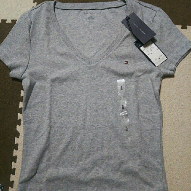 TOMMY HILFIGER(トミーヒルフィガー)のtommy Tシャツ グレー S レディースのトップス(Tシャツ(半袖/袖なし))の商品写真