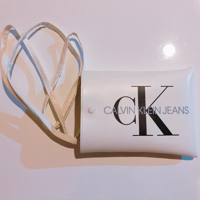 Calvin Klein(カルバンクライン)のポシェット レディースのバッグ(ショルダーバッグ)の商品写真