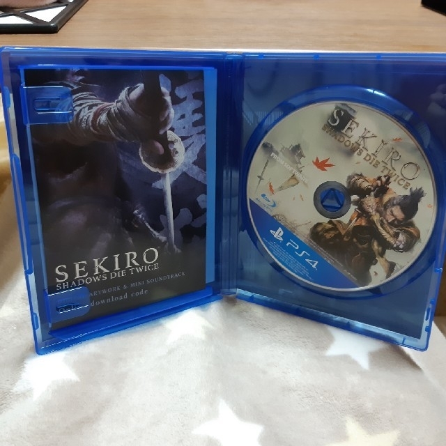 PlayStation4(プレイステーション4)のせきろう sekiro 隻狼  ps4シリアルコード未使用 エンタメ/ホビーのゲームソフト/ゲーム機本体(家庭用ゲームソフト)の商品写真