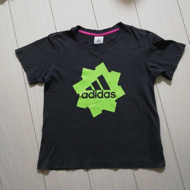 adidas(アディダス)のアディダスTシャツ キッズ/ベビー/マタニティのキッズ服男の子用(90cm~)(Tシャツ/カットソー)の商品写真