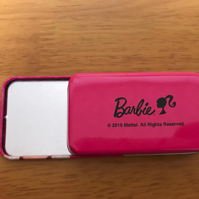 Barbie(バービー)のBarbie缶ケース エンタメ/ホビーのおもちゃ/ぬいぐるみ(キャラクターグッズ)の商品写真