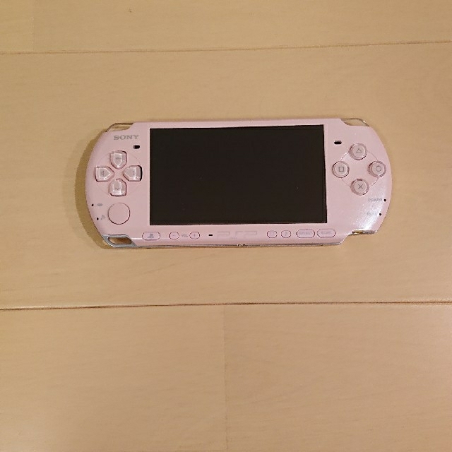 PlayStation Portable(プレイステーションポータブル)のPSP ブロッサムピンク エンタメ/ホビーのゲームソフト/ゲーム機本体(携帯用ゲーム機本体)の商品写真