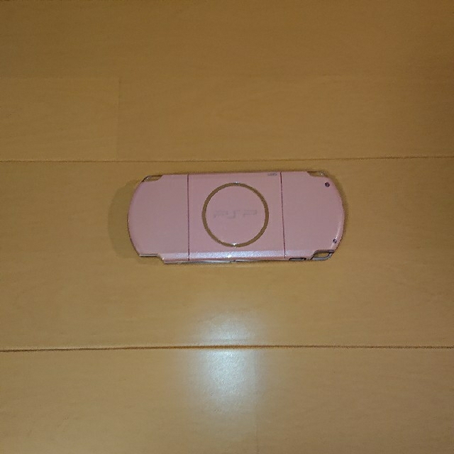 PlayStation Portable(プレイステーションポータブル)のPSP ブロッサムピンク エンタメ/ホビーのゲームソフト/ゲーム機本体(携帯用ゲーム機本体)の商品写真