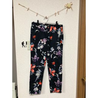 ザラ(ZARA)のZARA花柄パンツ💄1200円→1100円(カジュアルパンツ)