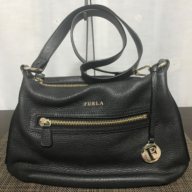 Furla(フルラ)のFURLA  美品ショルダーバッグ【黒】 レディースのバッグ(ショルダーバッグ)の商品写真