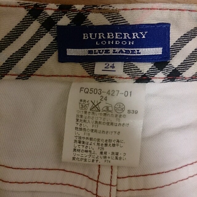 BURBERRY(バーバリー)のバーバリーブルーレーベルホワイトデニム  レディースのパンツ(デニム/ジーンズ)の商品写真